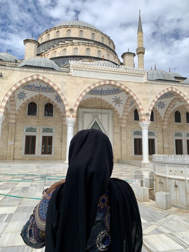 Blogger Christina Jane facing the Ghana National Mosque.