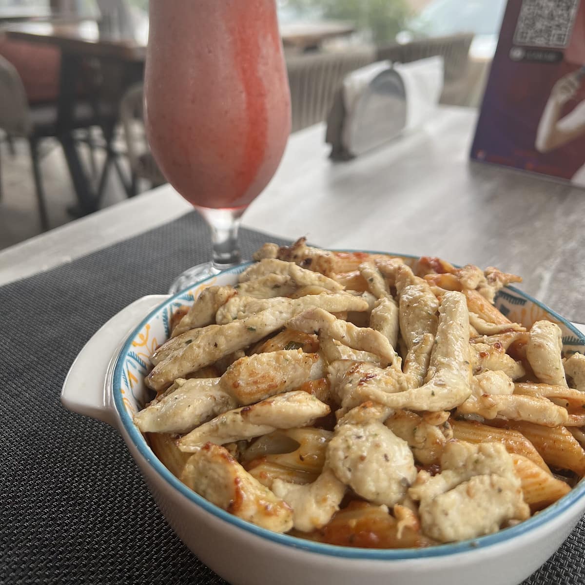 Chicken Pasta with a Strawberry Smoothie 