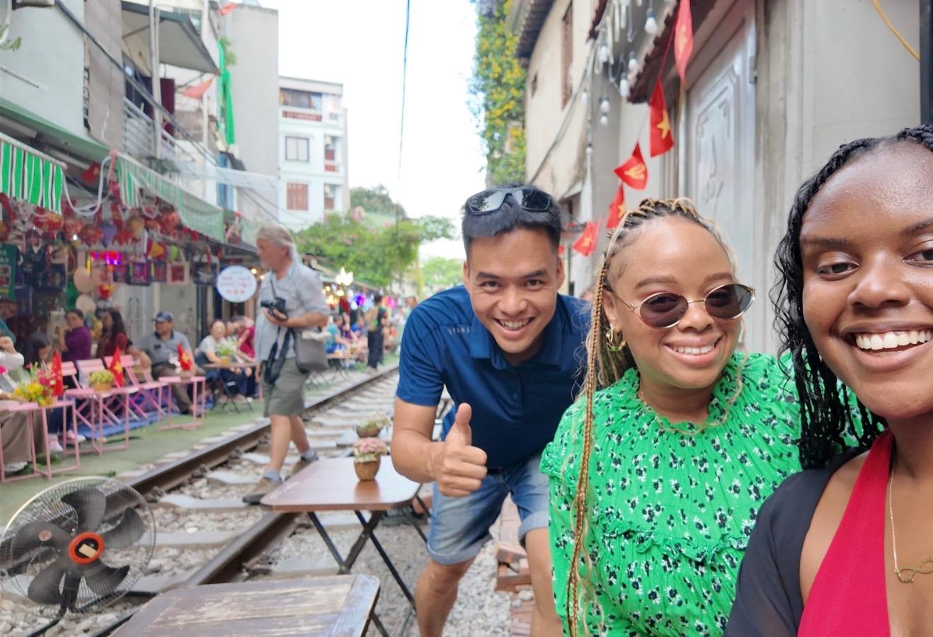 Train Street Hanoi Tour Guide 