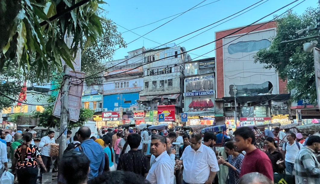 Crowds in the Delhi market 